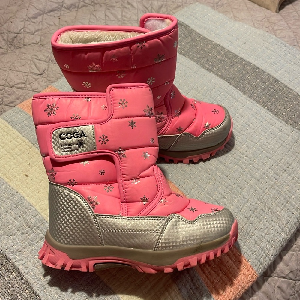 COGA  girl’s  size 1 faux fur-lined pink & silver snow boots